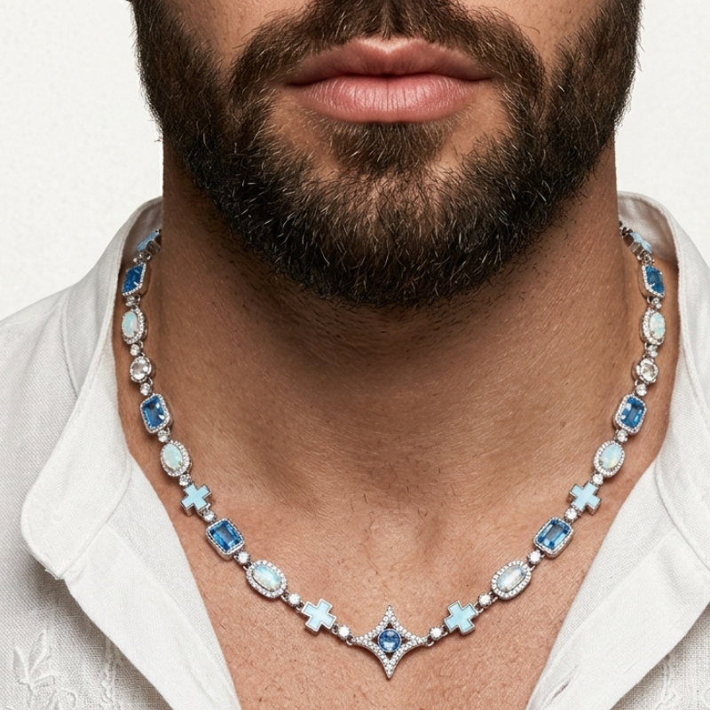 Collier iced out géométrique plaqué or blanc avec pierres cristal bleues pour homme